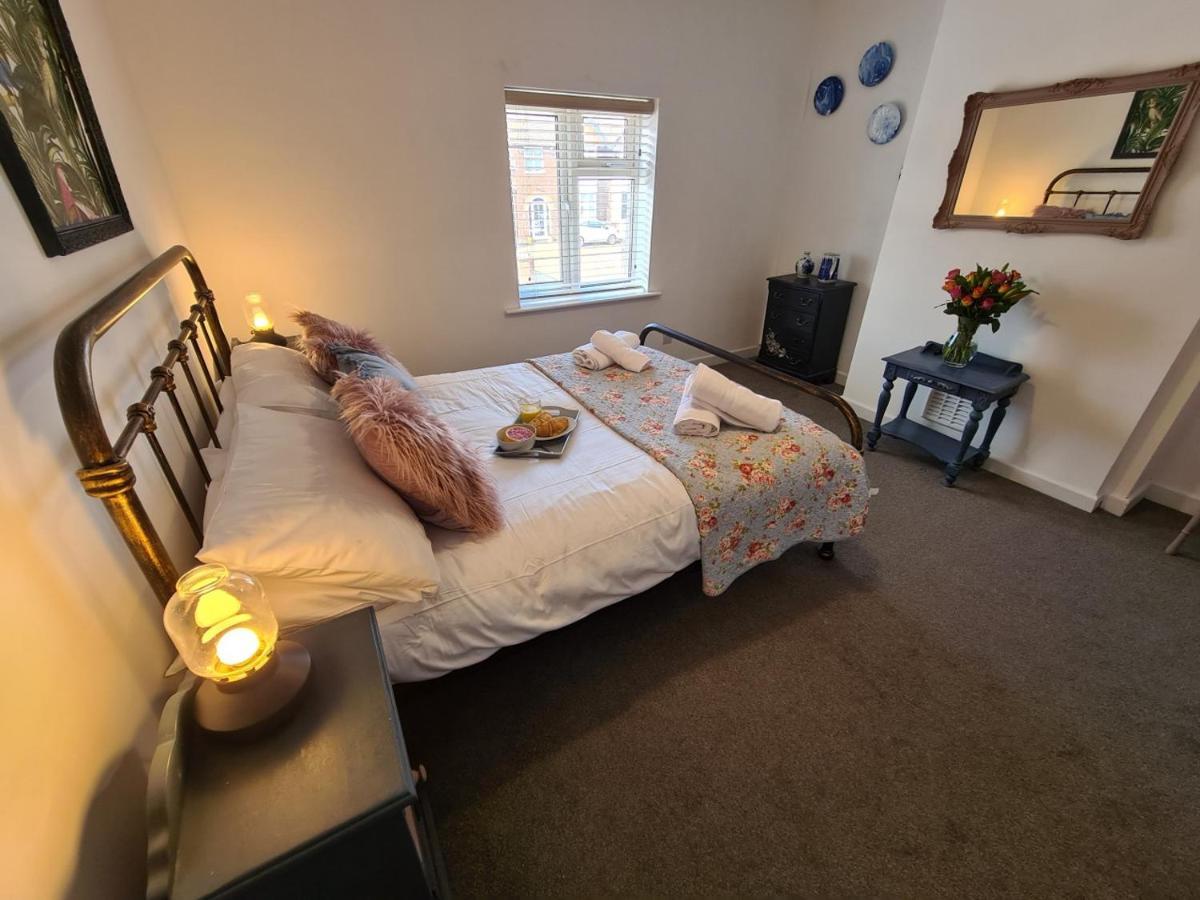 The Nook Villa Личфийлд Екстериор снимка