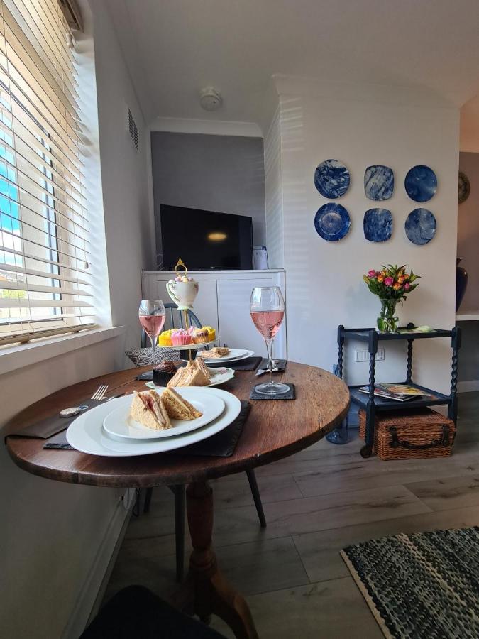 The Nook Villa Личфийлд Екстериор снимка