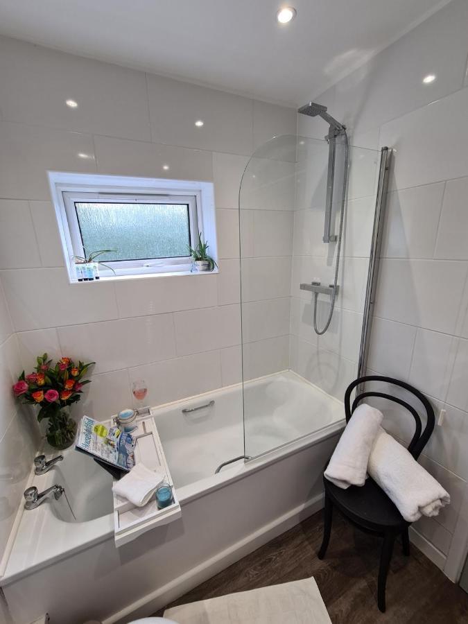 The Nook Villa Личфийлд Екстериор снимка